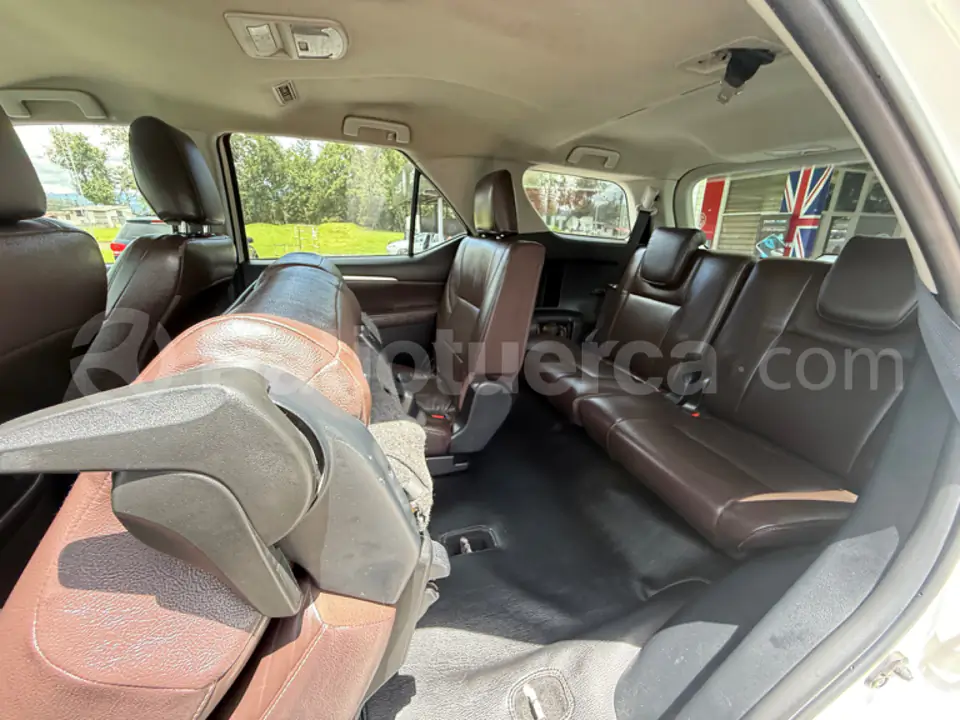 Foto 17 de Toyota Fortuner 4.0
