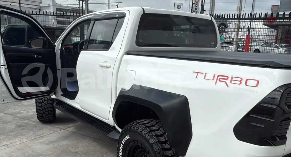 Foto 3 de Toyota NEW HILUX 2.4 CD 4X4