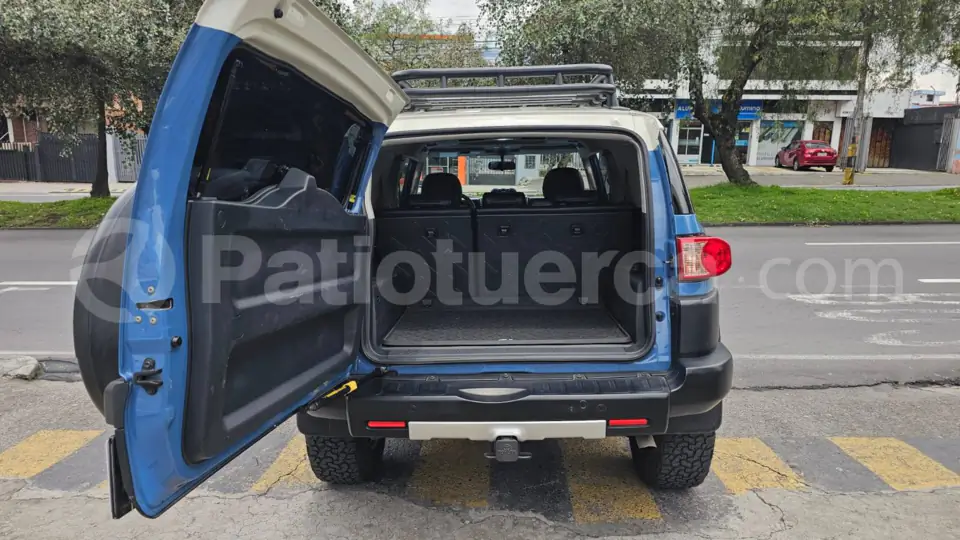 Foto 11 de Toyota FJ Cruiser