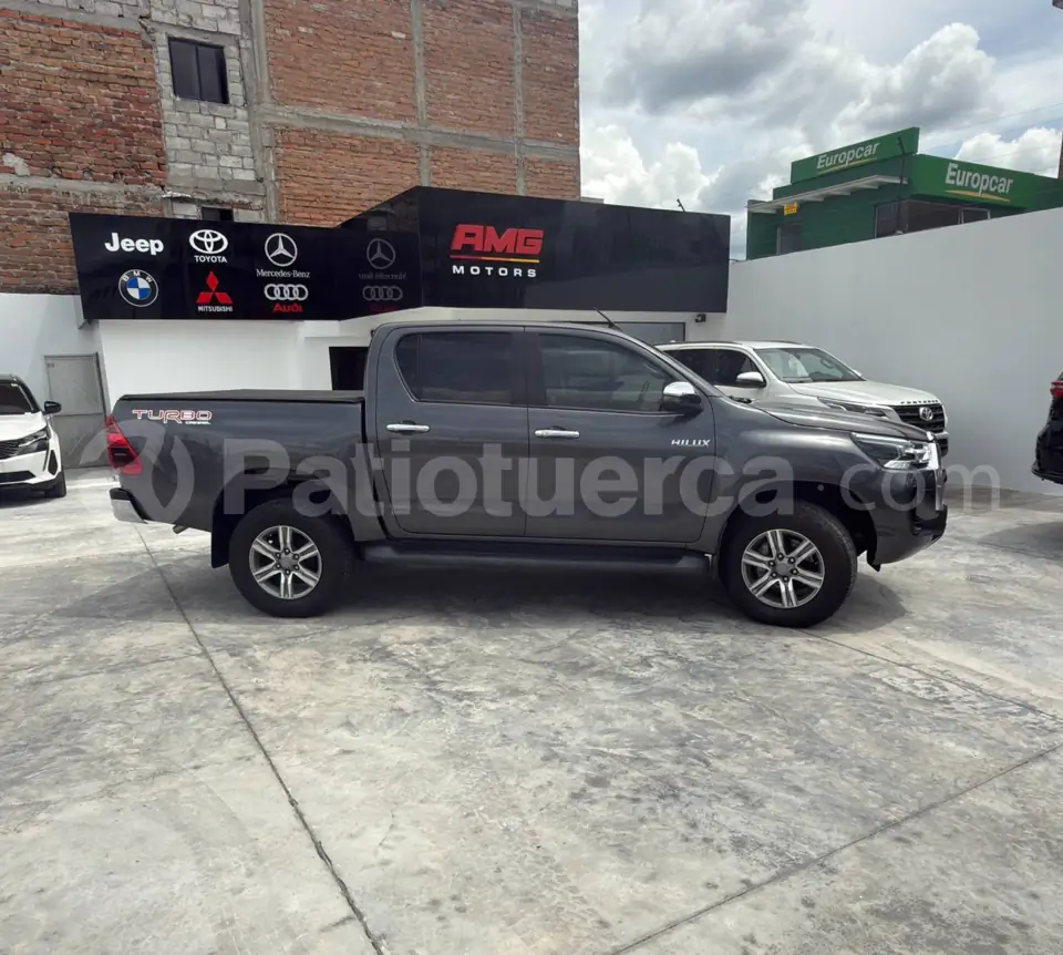 Foto 1 de Toyota Hilux 2.8 CD 4X4 TA DIESEL