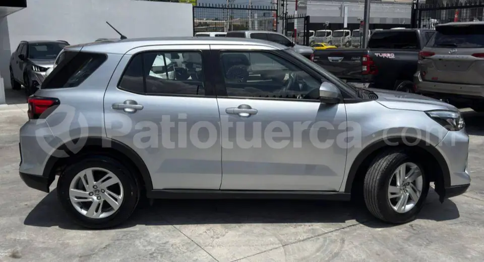 Foto 2 de Toyota RAIZE