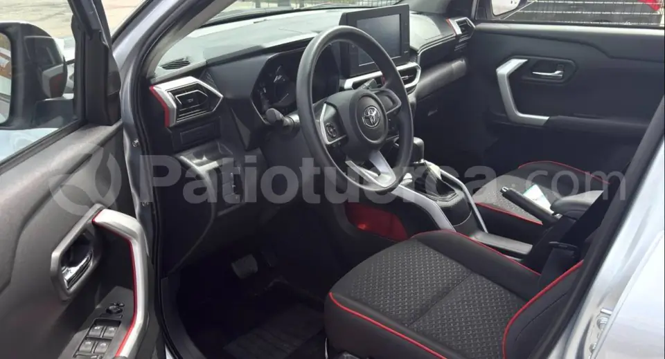 Foto 2 de Toyota RAIZE