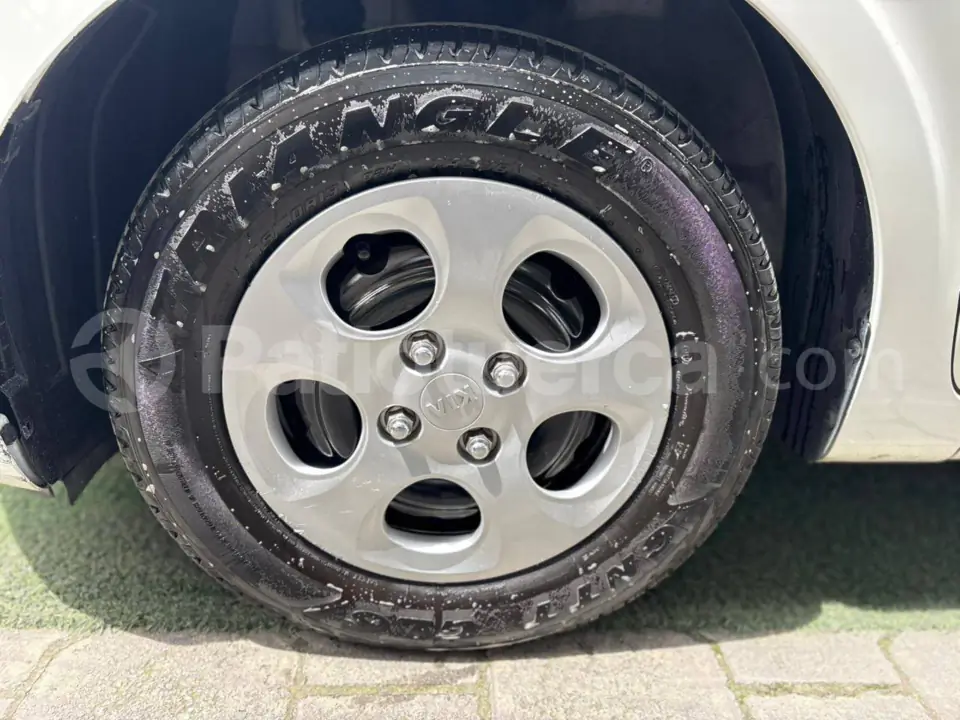 Foto 15 de Kia Picanto LX AC