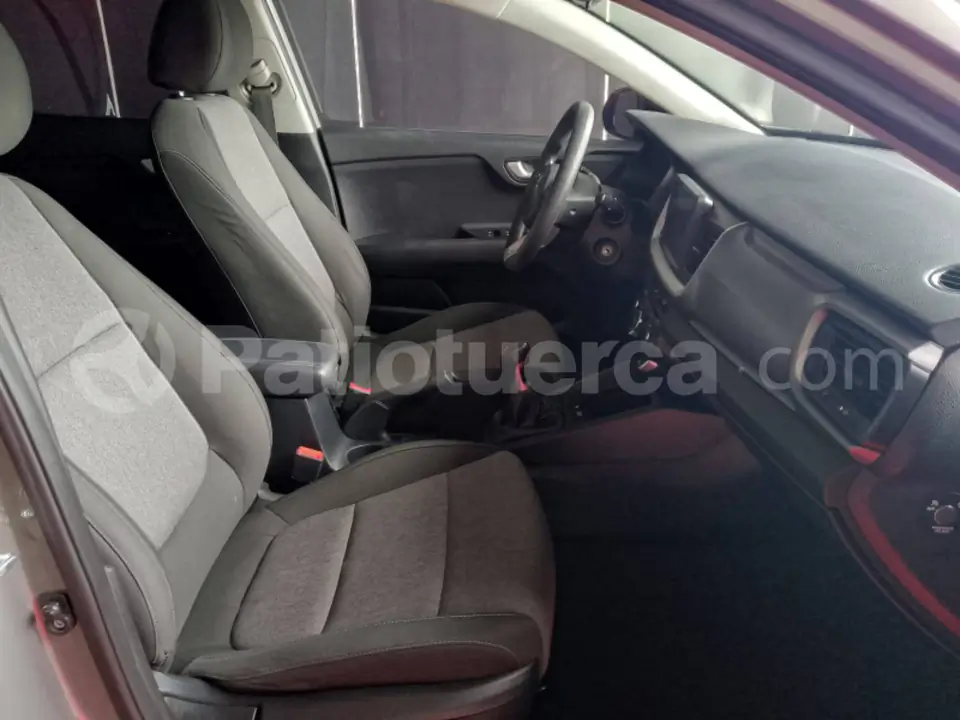 Foto 12 de Kia Stonic LX