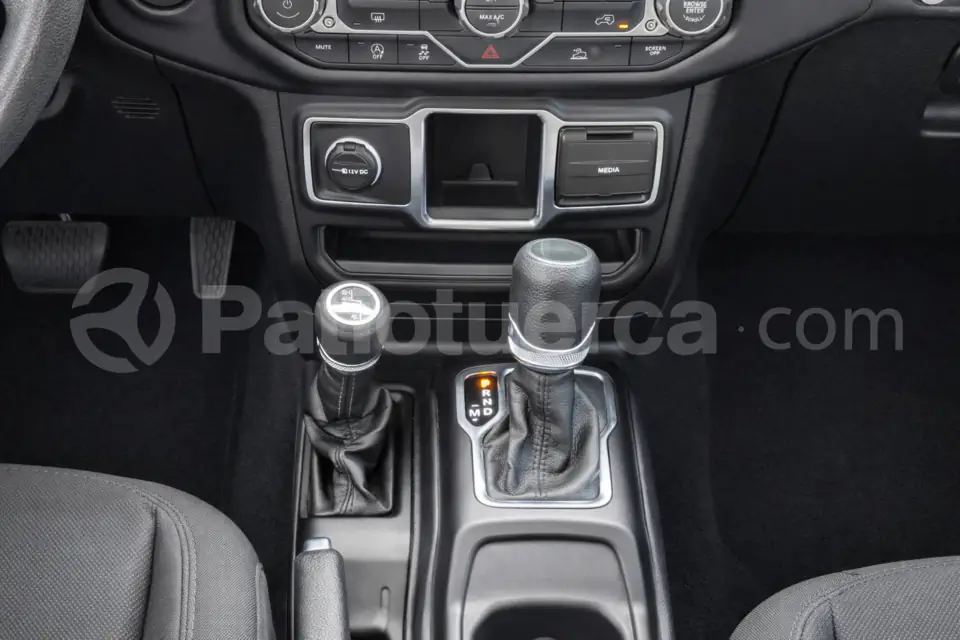 Foto 11 de Jeep GLADIATOR SPORT