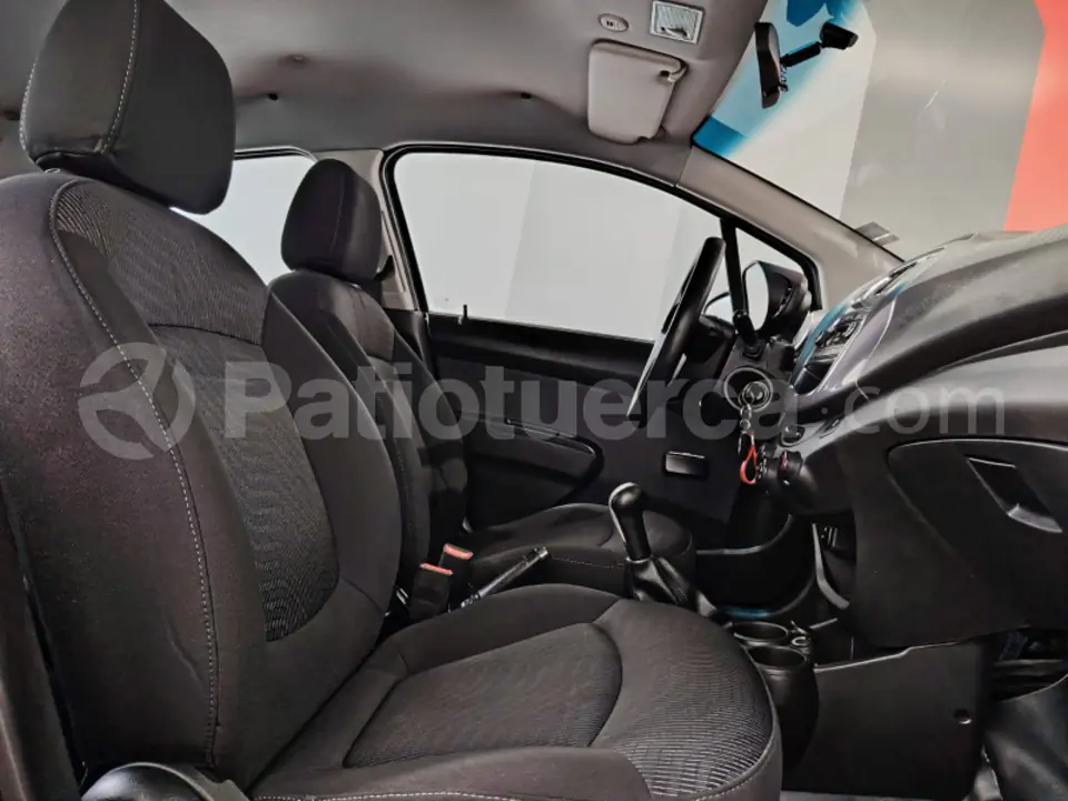 Foto 3 de Chevrolet Spark GT