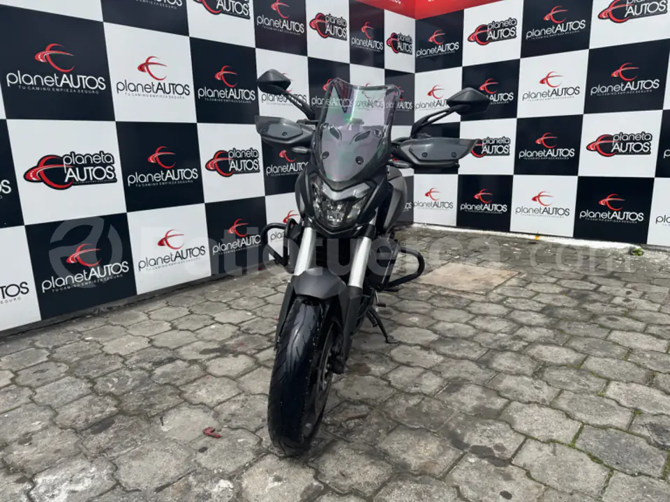 Foto 1 de Bajaj Dominar D400