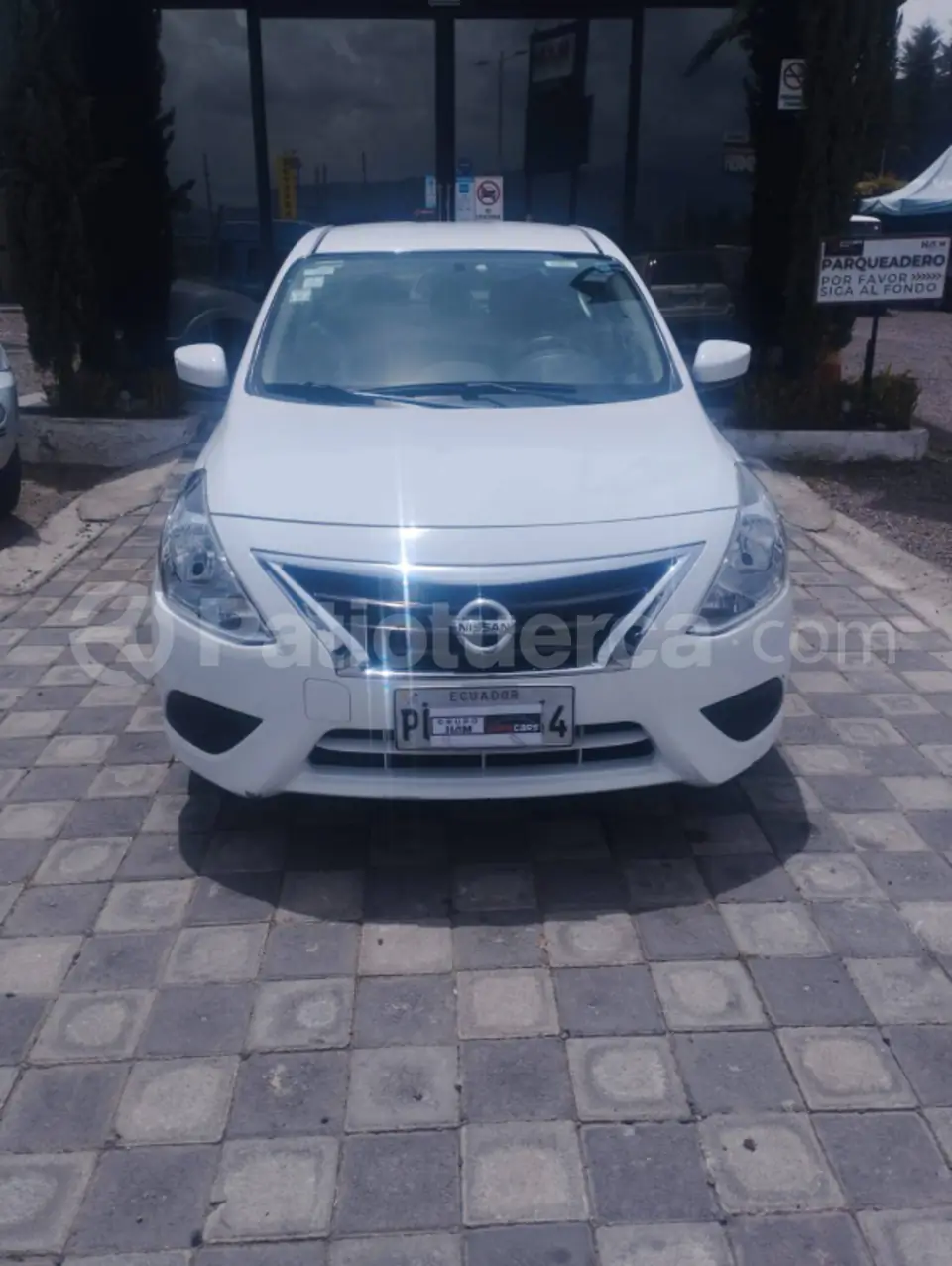 Foto 1 de Nissan Versa