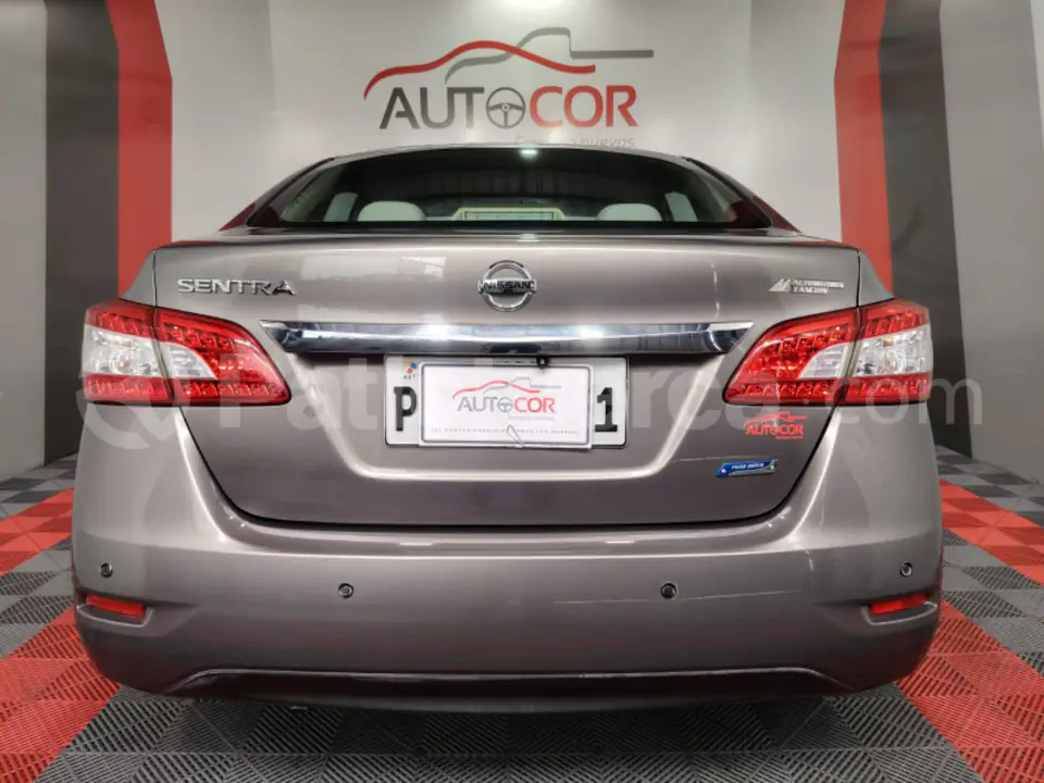 Foto 6 de Nissan Sentra Advance MT