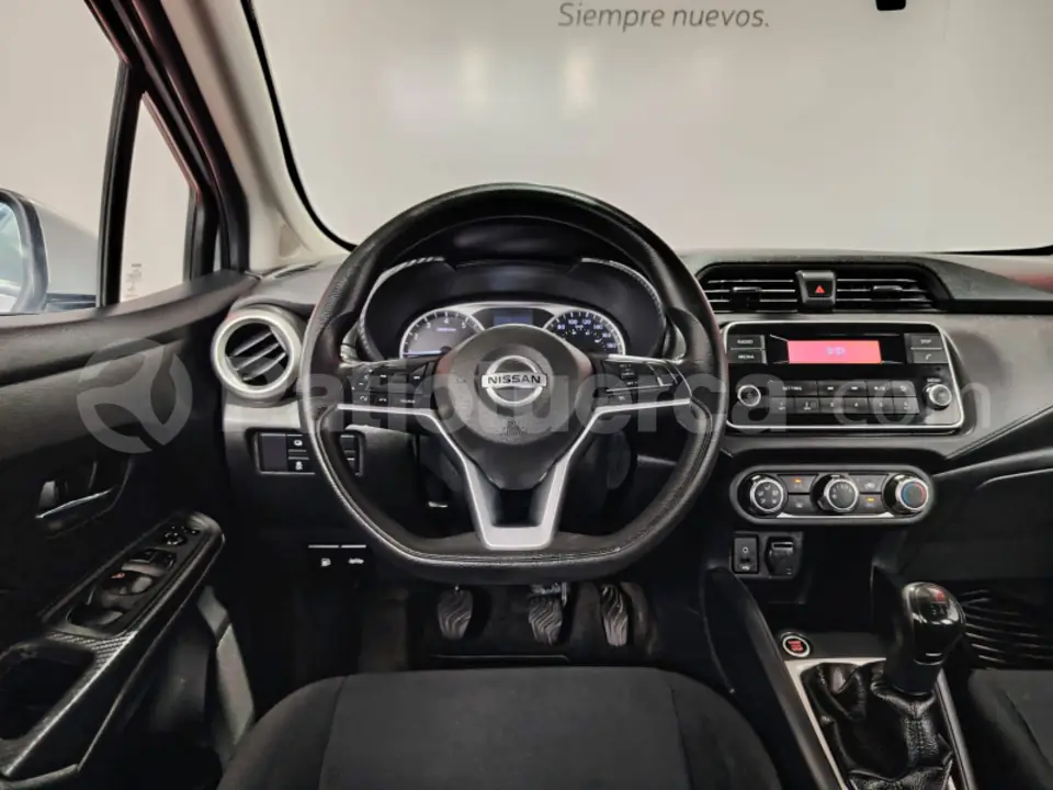 Foto 16 de Nissan Versa Sense