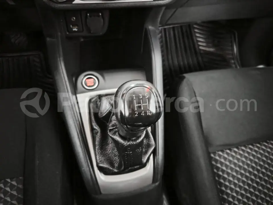 Foto 18 de Nissan Versa Sense