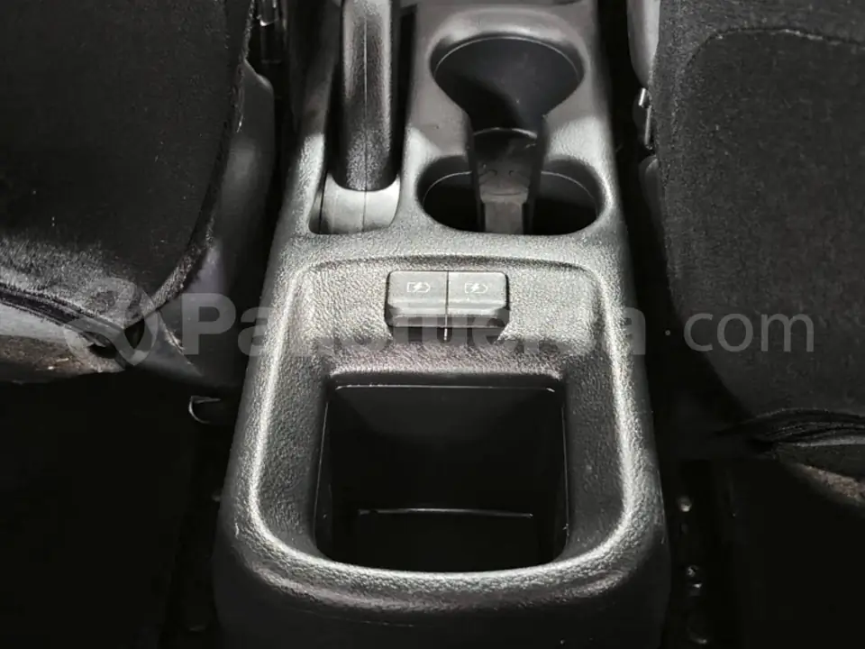 Foto 20 de Nissan Versa Sense