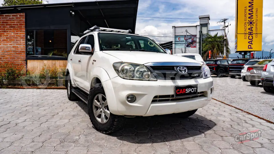 Foto 1 de Toyota Fortuner 4.0