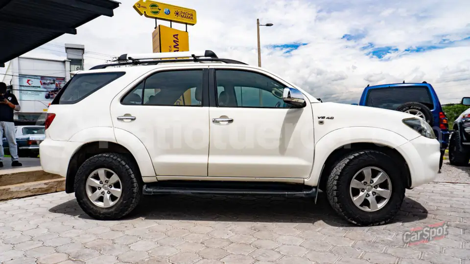 Foto 3 de Toyota Fortuner 4.0