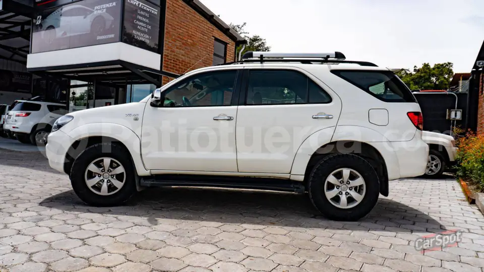 Foto 4 de Toyota Fortuner 4.0
