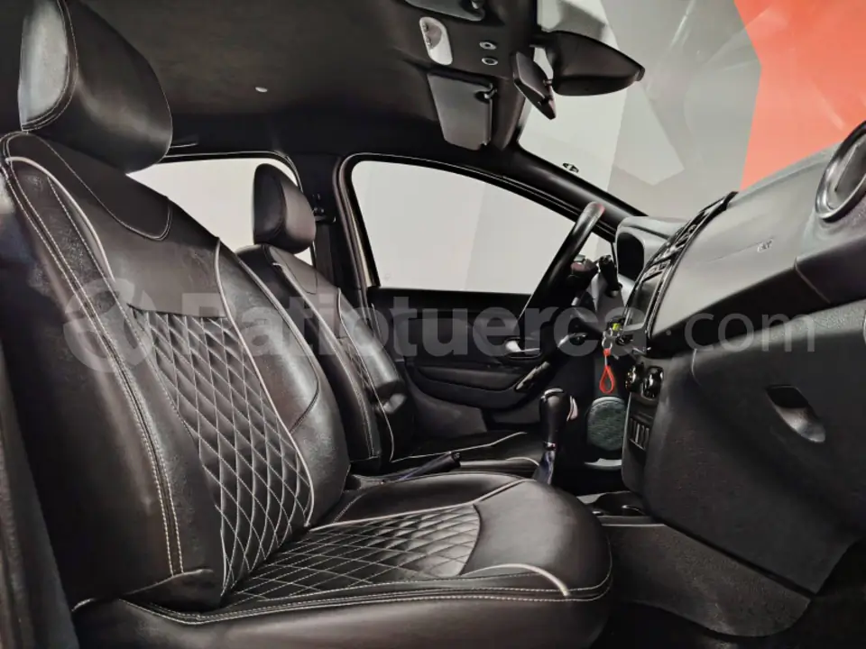 Foto 14 de Renault LOGAN CROSS INTENS