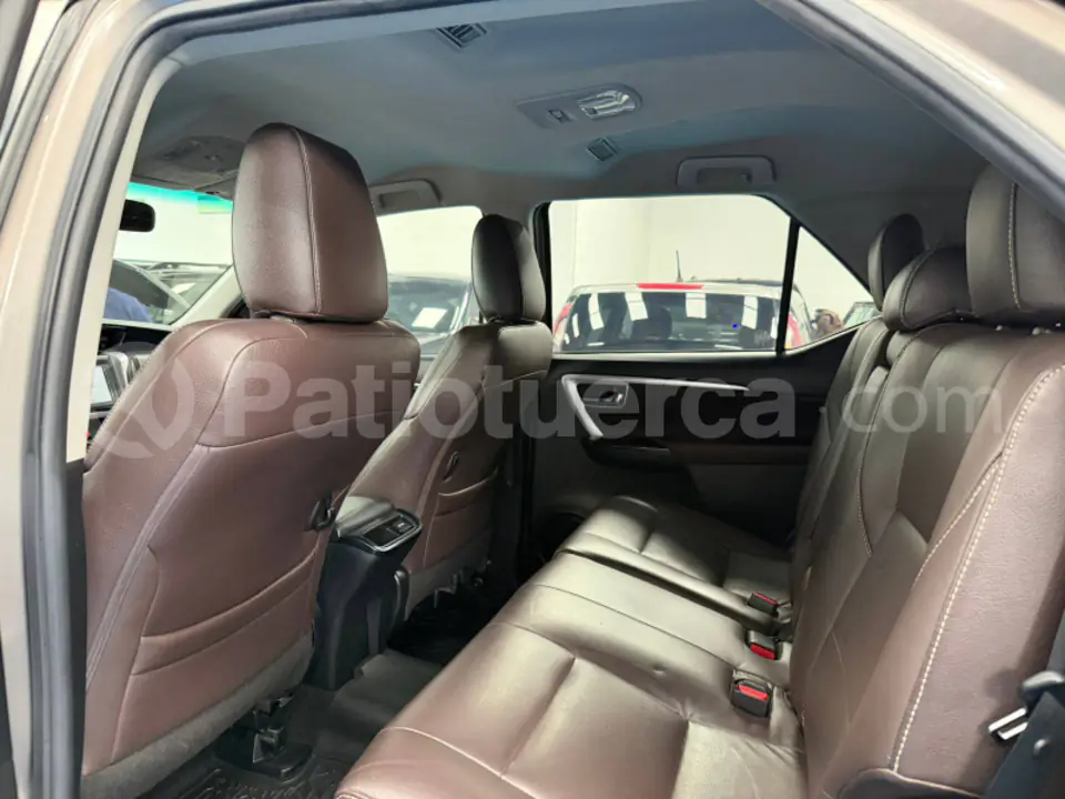 Foto 7 de Toyota Fortuner