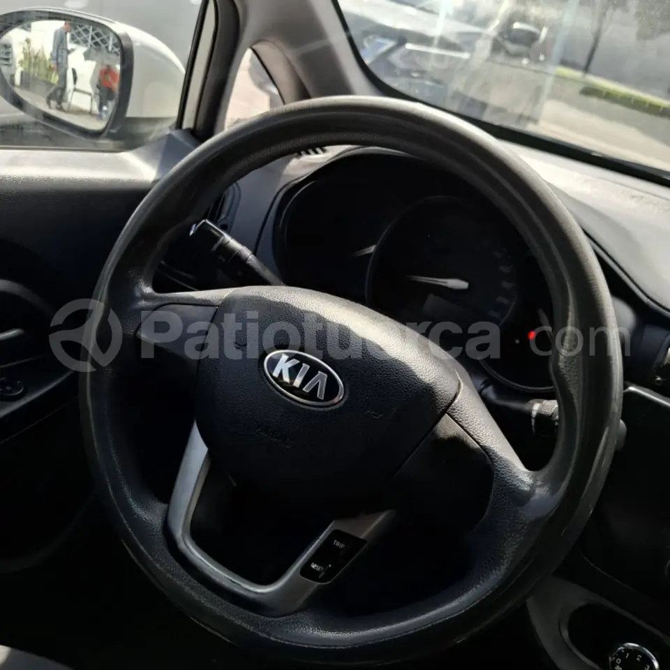 Foto 5 de Kia Rio R LX