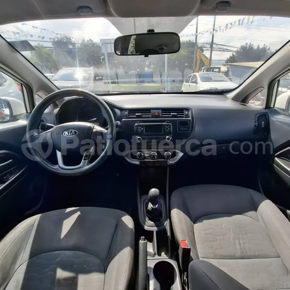 Foto 15 de Kia Rio R LX