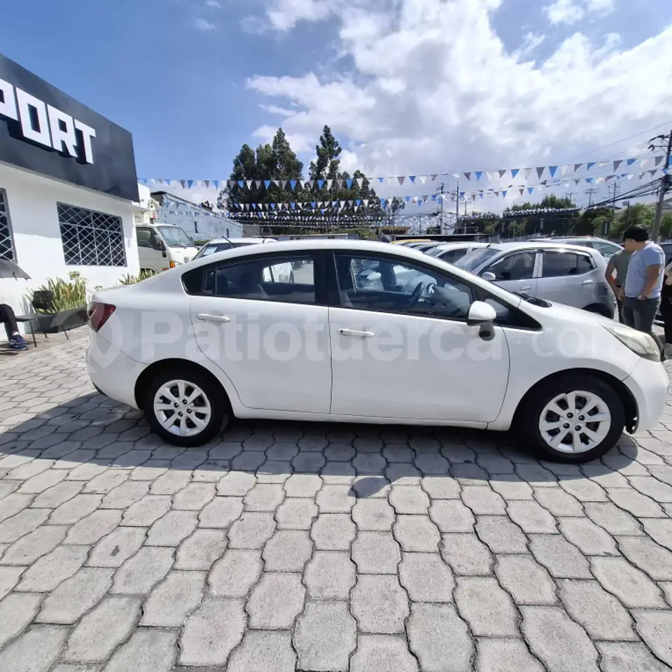 Foto 18 de Kia Rio R LX