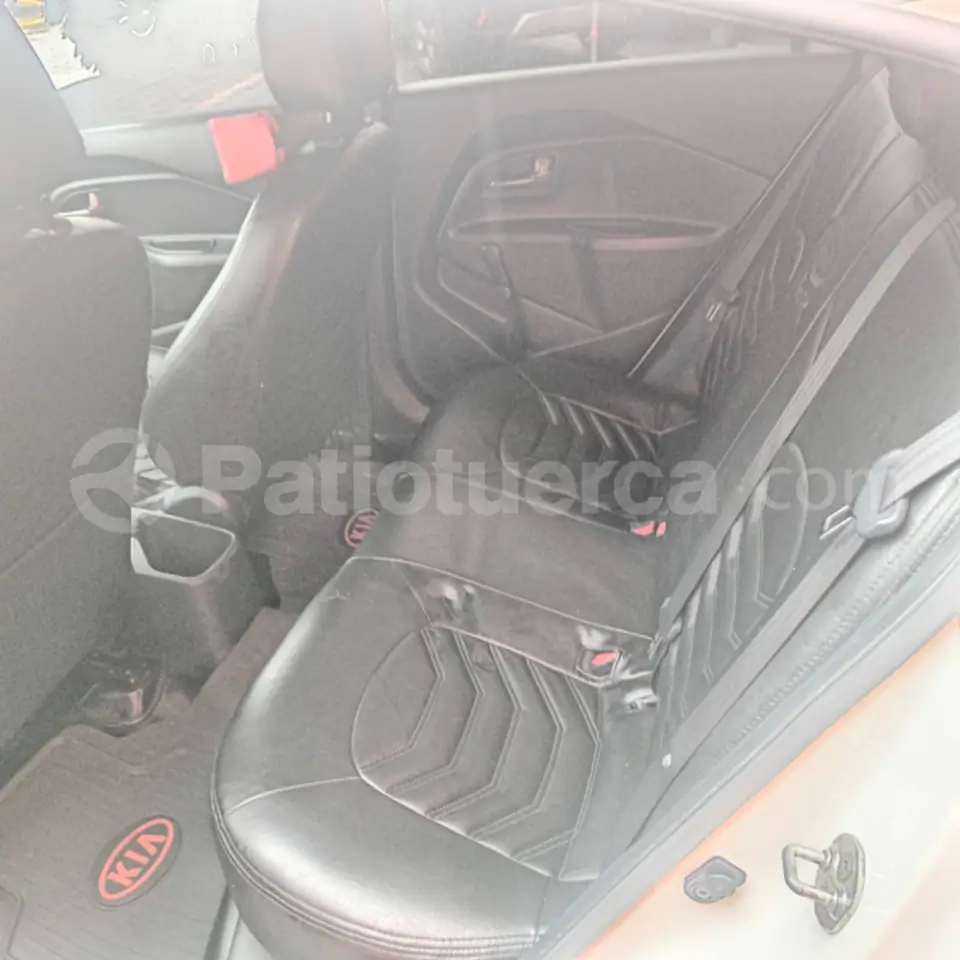 Foto 7 de Kia Rio R LX