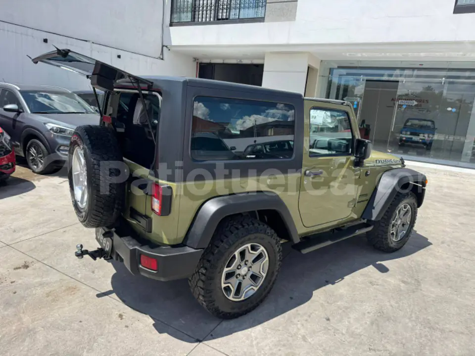 Foto 7 de Jeep Wrangler Sahara