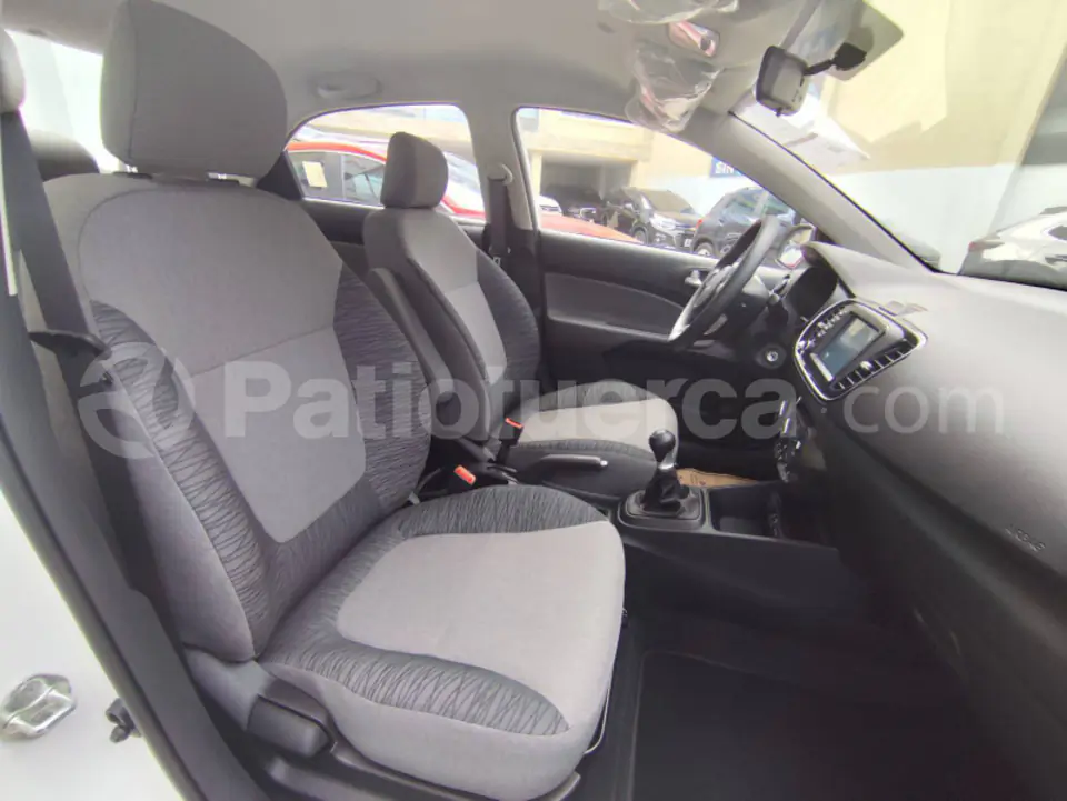 Foto 5 de Kia Soluto LX