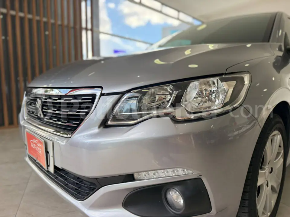 Foto 3 de Peugeot 301 Active