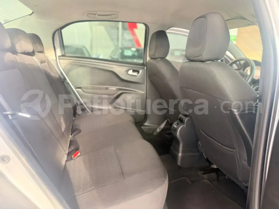 Foto 23 de Peugeot 301 Active