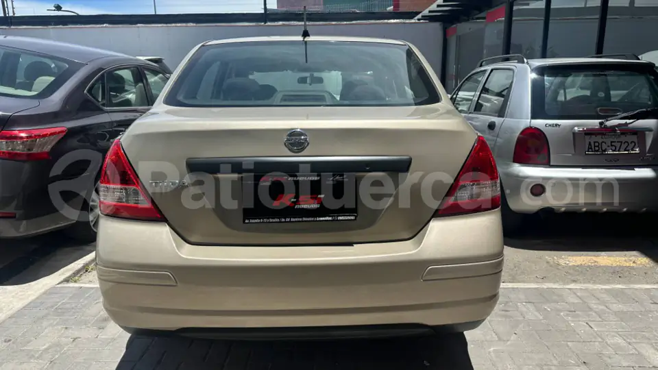 Foto 7 de Nissan TIIDA ENTRY