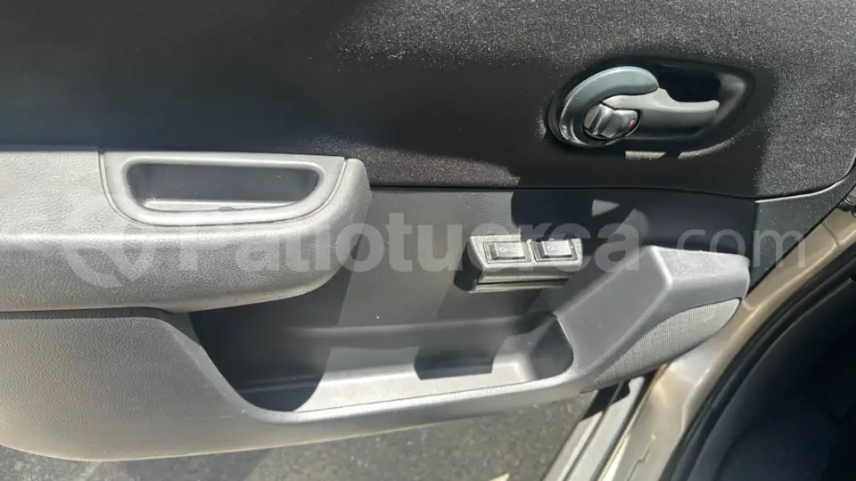 Foto 20 de Nissan TIIDA ENTRY