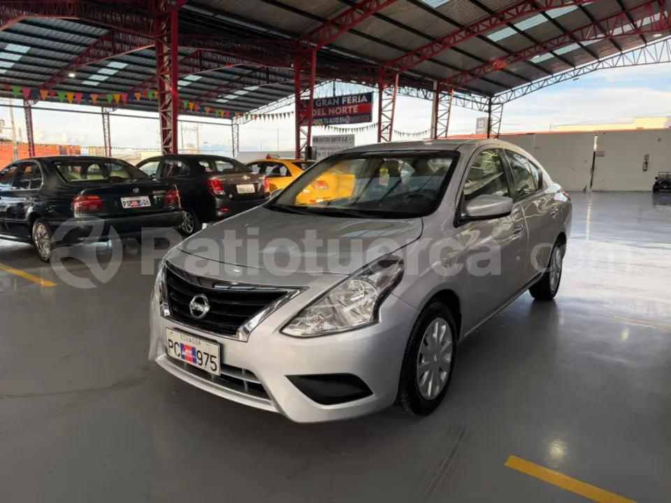 Foto 1 de Nissan Versa