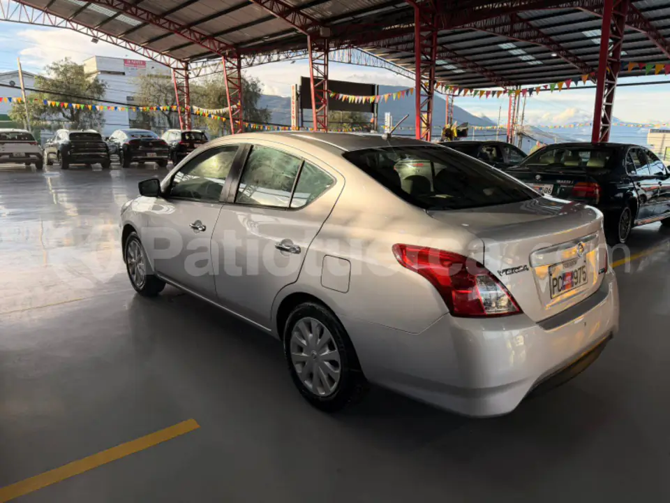 Foto 2 de Nissan Versa