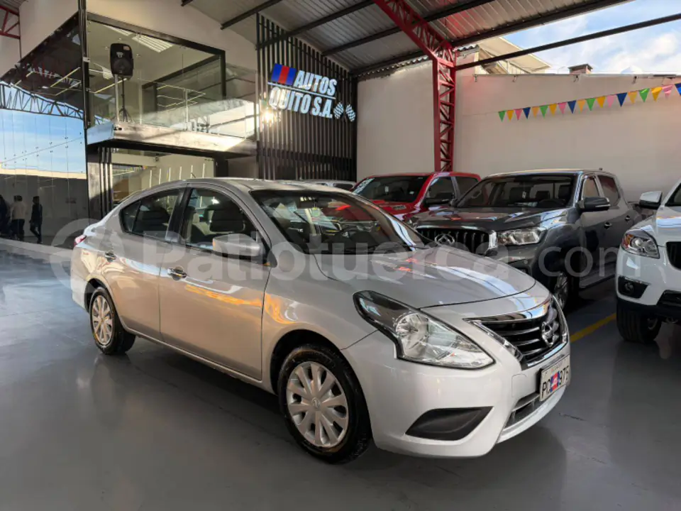 Foto 3 de Nissan Versa