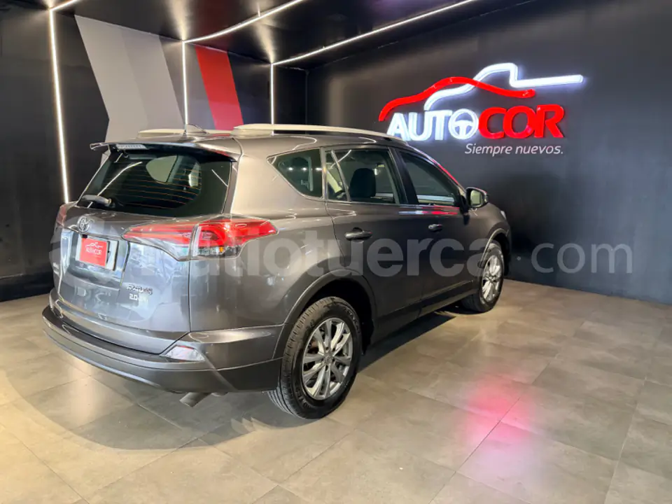 Foto 8 de Toyota RAV 4