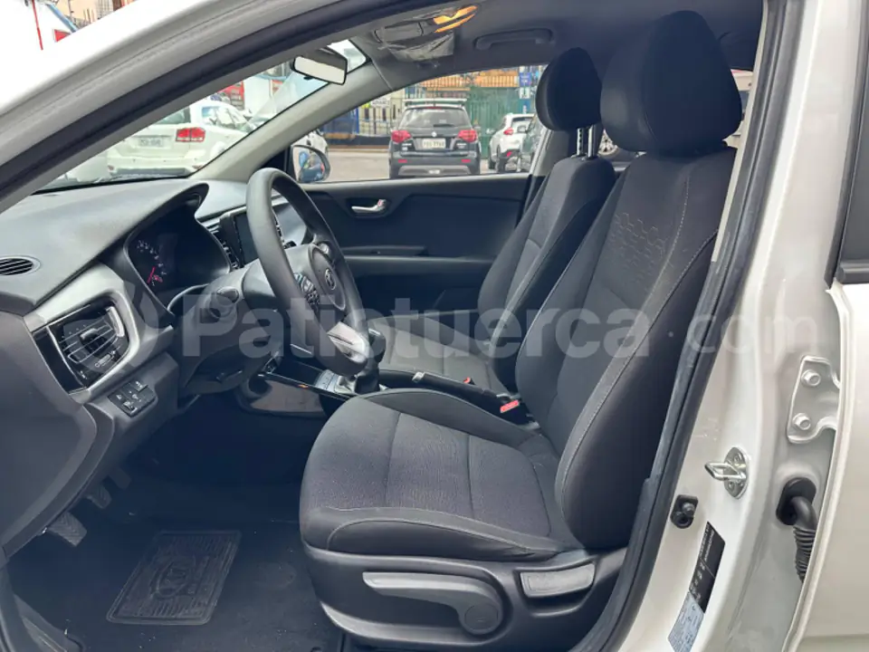 Foto 11 de Kia RIO EX