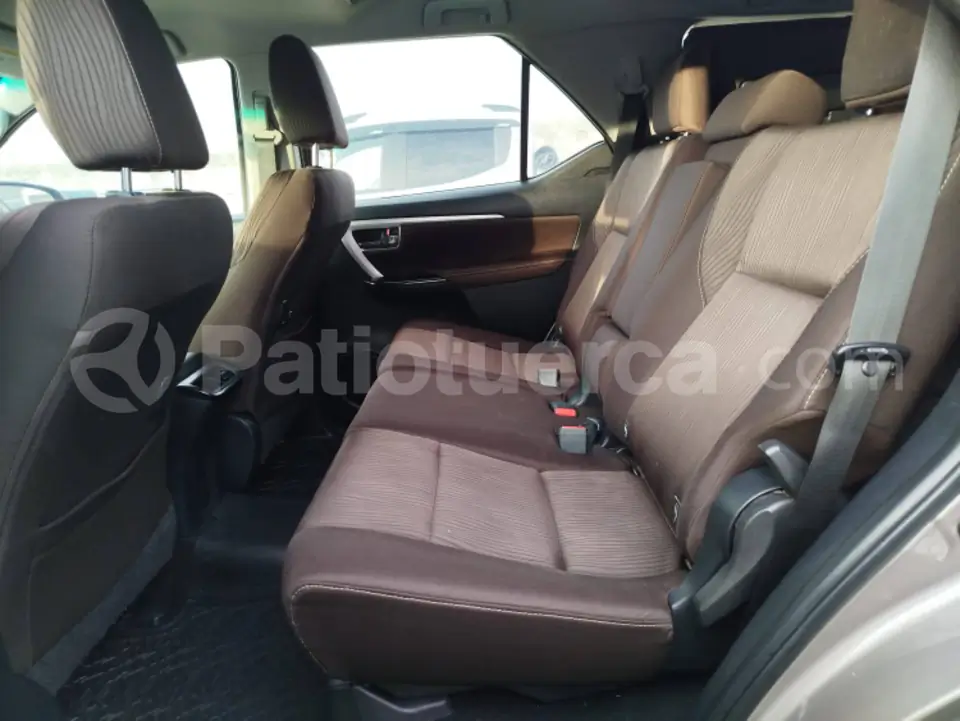 Foto 11 de Toyota New Fortuner