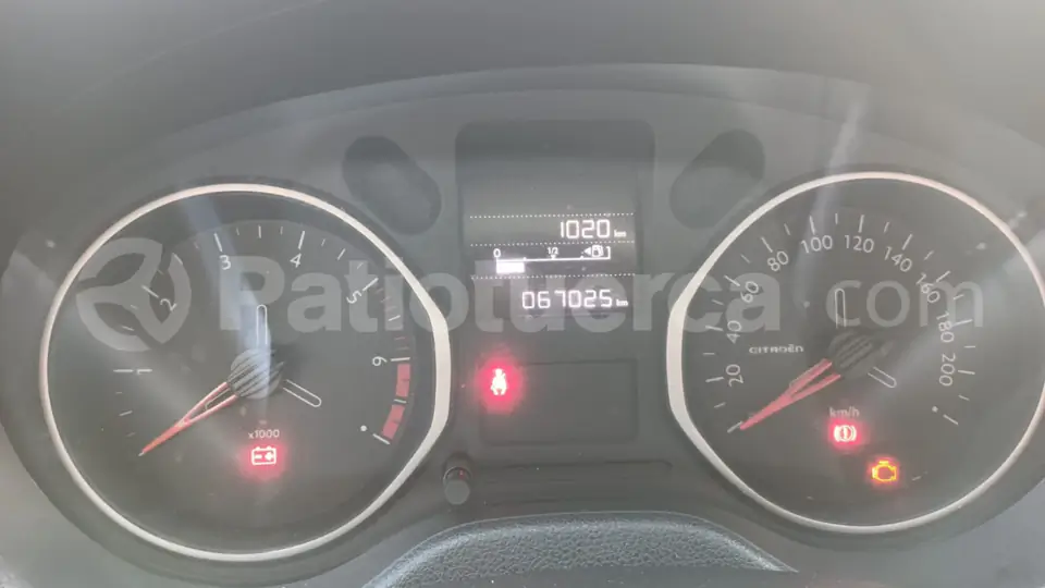 Foto 20 de Citroen C- Elysee Shine