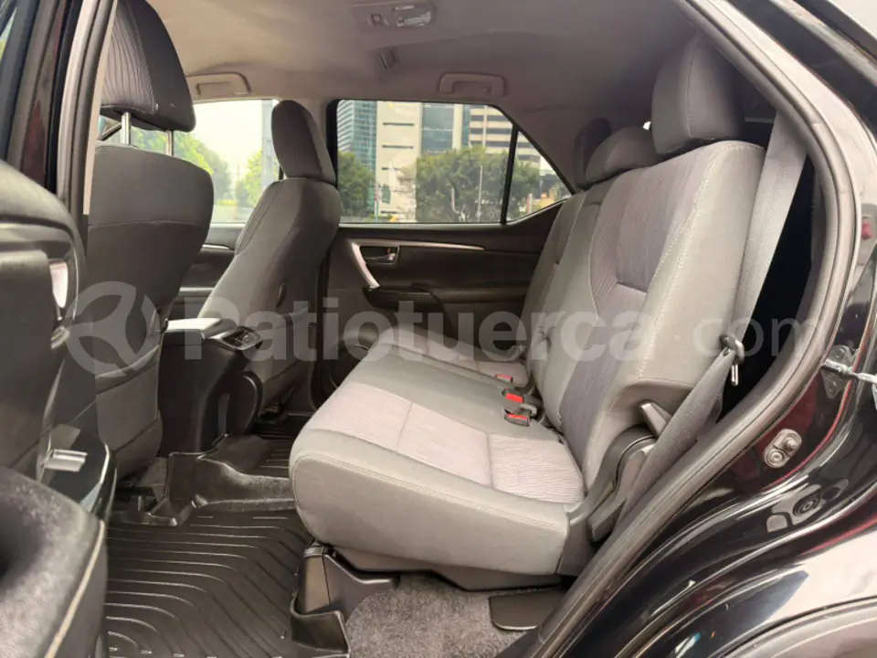 Foto 22 de Toyota New Fortuner