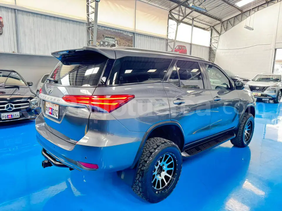 Foto 2 de Toyota Fortuner 2.7