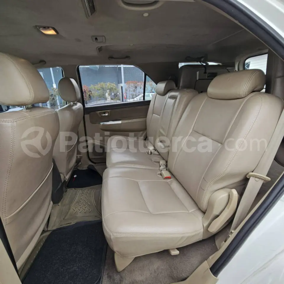 Foto 10 de Toyota Fortuner