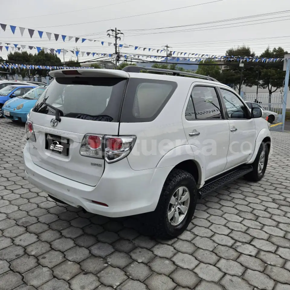 Foto 13 de Toyota Fortuner