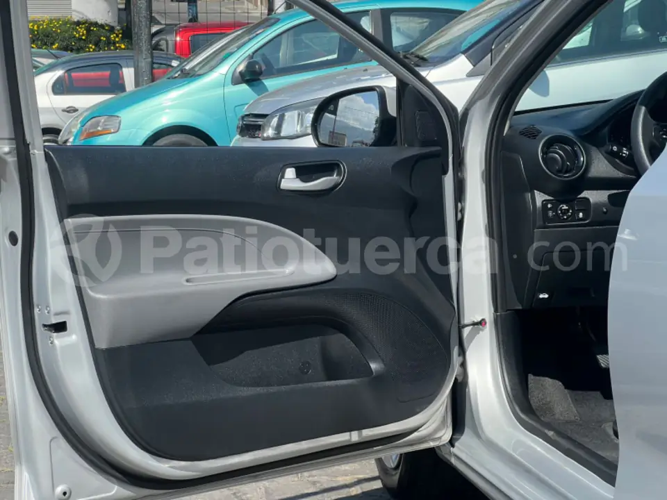 Foto 10 de Kia SOLUTO XCITE