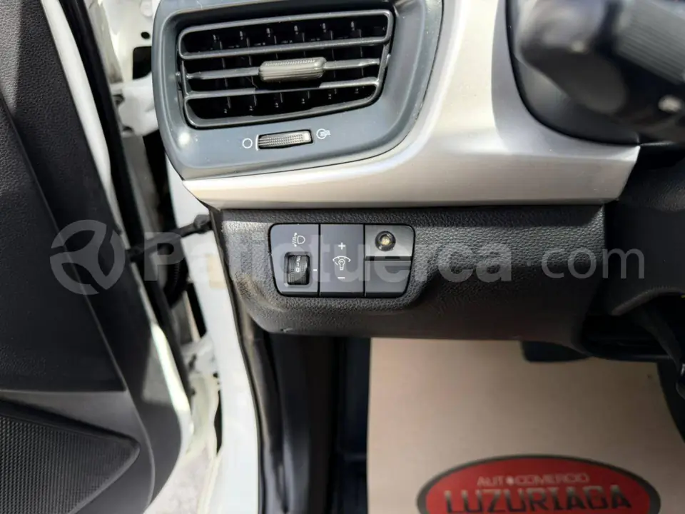 Foto 20 de Kia Rio LX AC