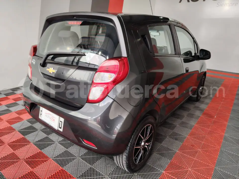 Foto 23 de Chevrolet SPARK GT LS