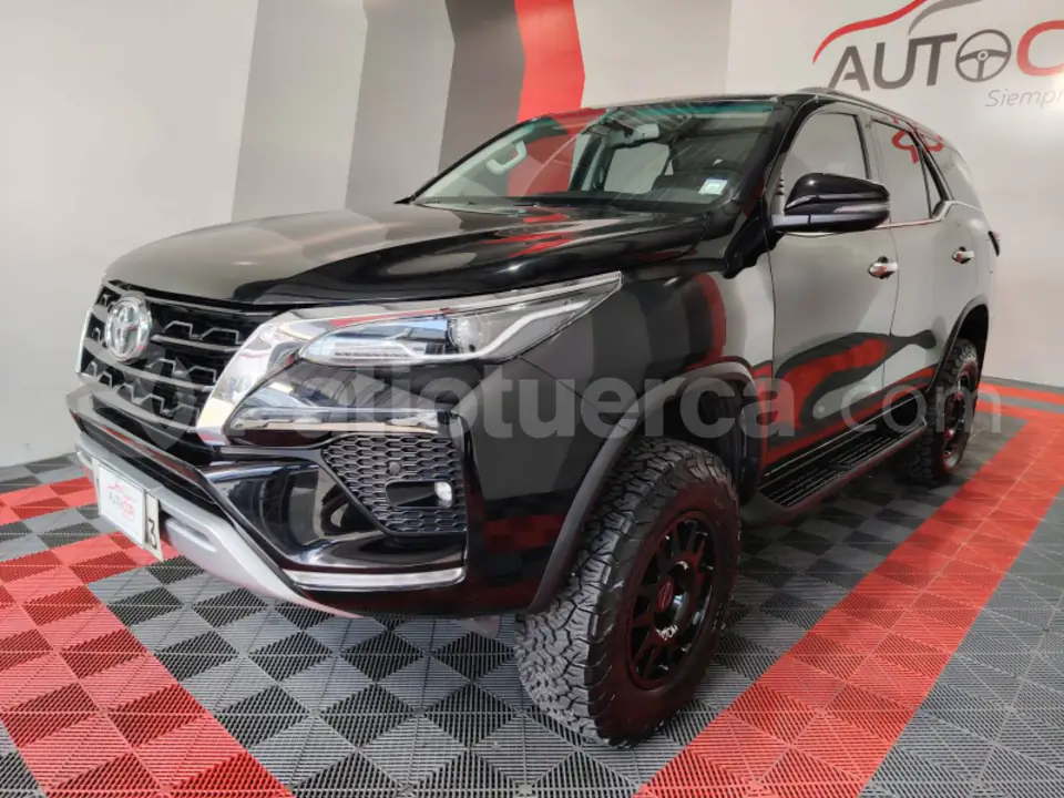 Foto 1 de Toyota Fortuner 4.0