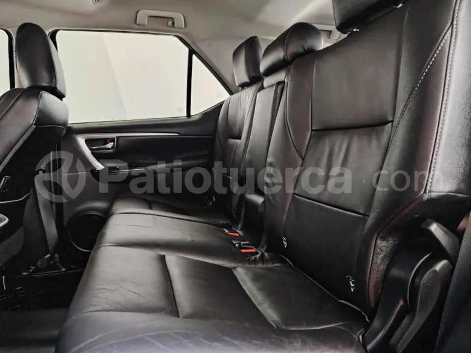 Foto 4 de Toyota Fortuner 4.0
