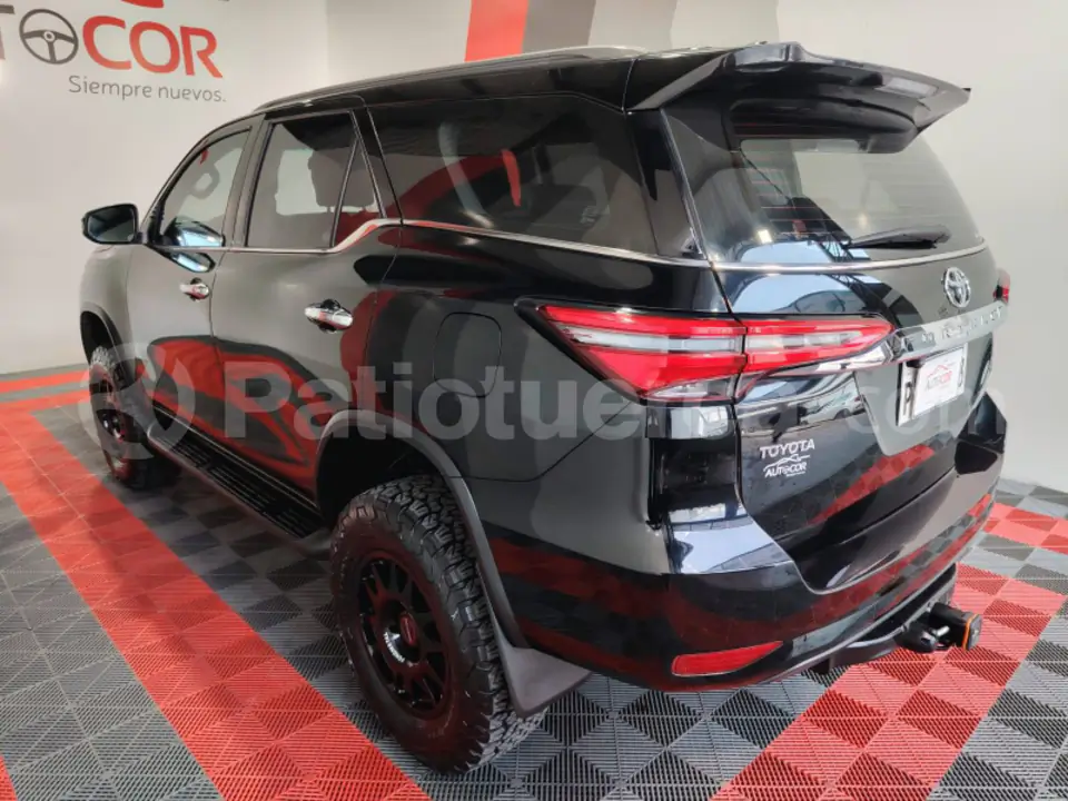Foto 10 de Toyota Fortuner 4.0