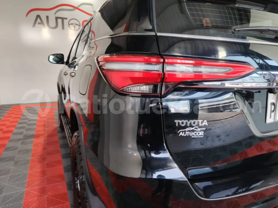 Foto 11 de Toyota Fortuner 4.0