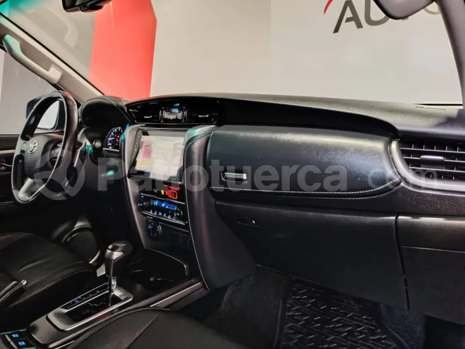 Foto 17 de Toyota Fortuner 4.0